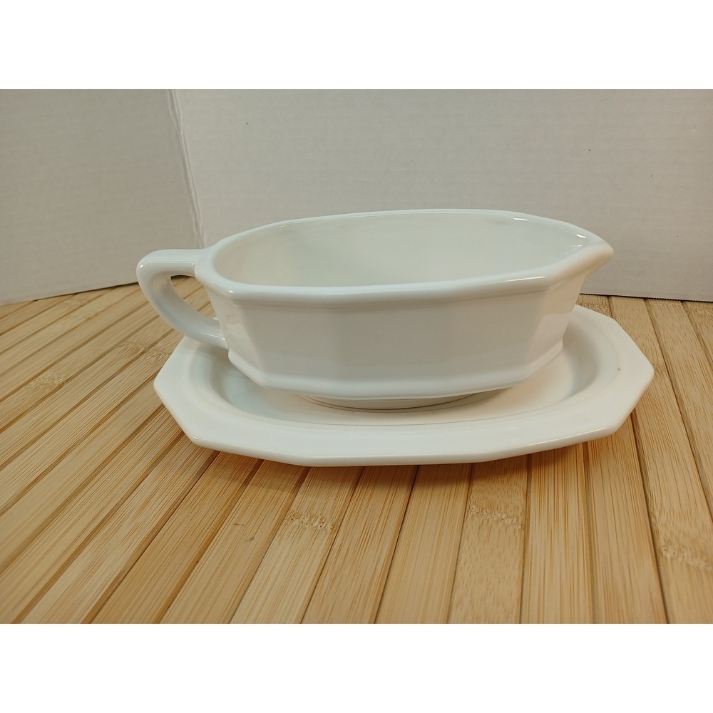 Pfaltzgraff Heritage White Gravy Boat and Underplate Saucer Octagonal Stoneware